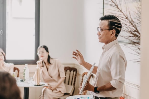Why You Should Pause During Presentations & 7 Ways to Master It
